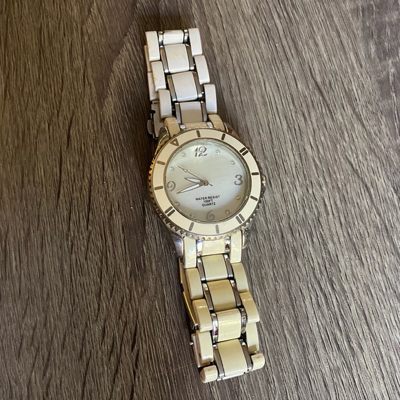 White Plastic Metal Accent Enamel Water Resistant Mother of Pearl Dial Watch - Picture 8 of 12